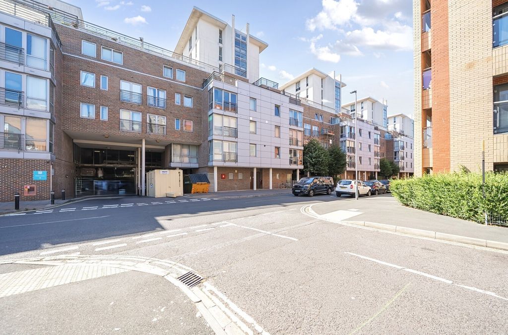 Additional image 2 of 2 bed flat for saleCross Street, Portsmouth PO1