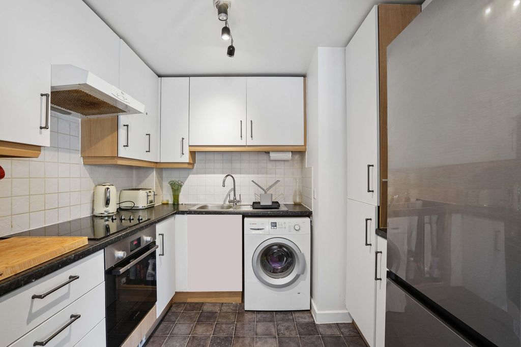 Additional image 3 of 2 bed flat for saleNew Bridge Street, Witney OX28