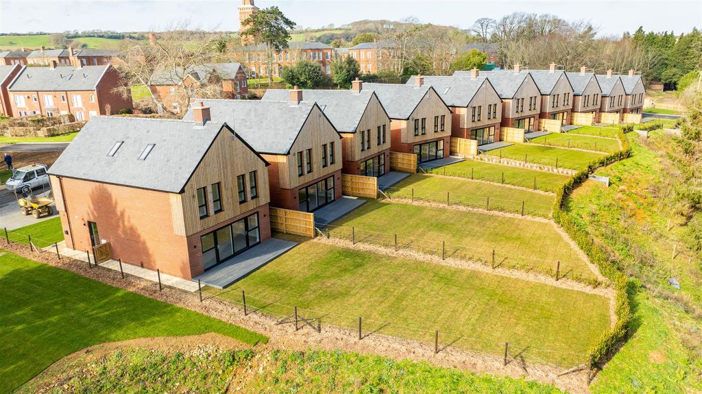 Additional image 25 of 5 bed property for saleGatcombe, Isle Of Wight PO30