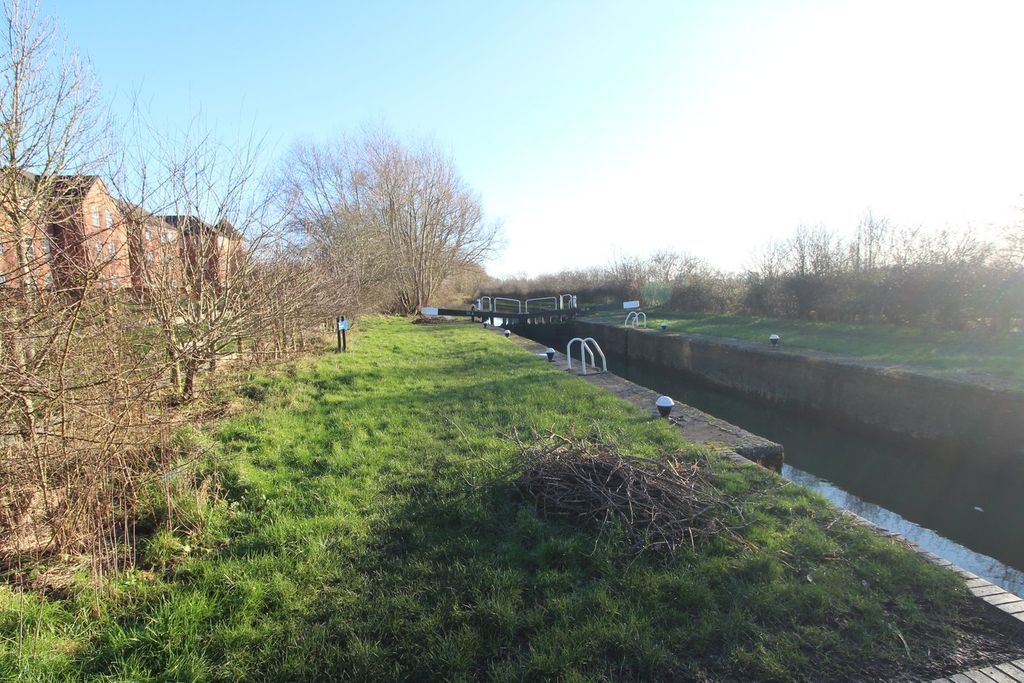 Additional image 8 of 2 bed flat for saleWeir Close, Wigston LE18