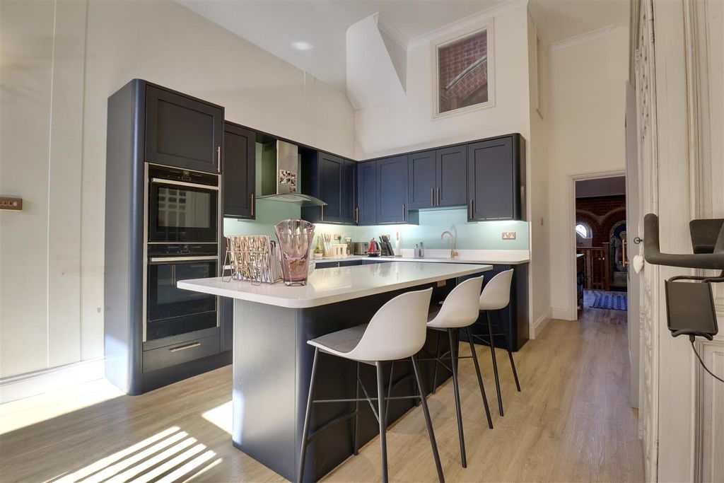 Additional image 7 of 3 bed town house for saleHenderson Road, Southsea PO4