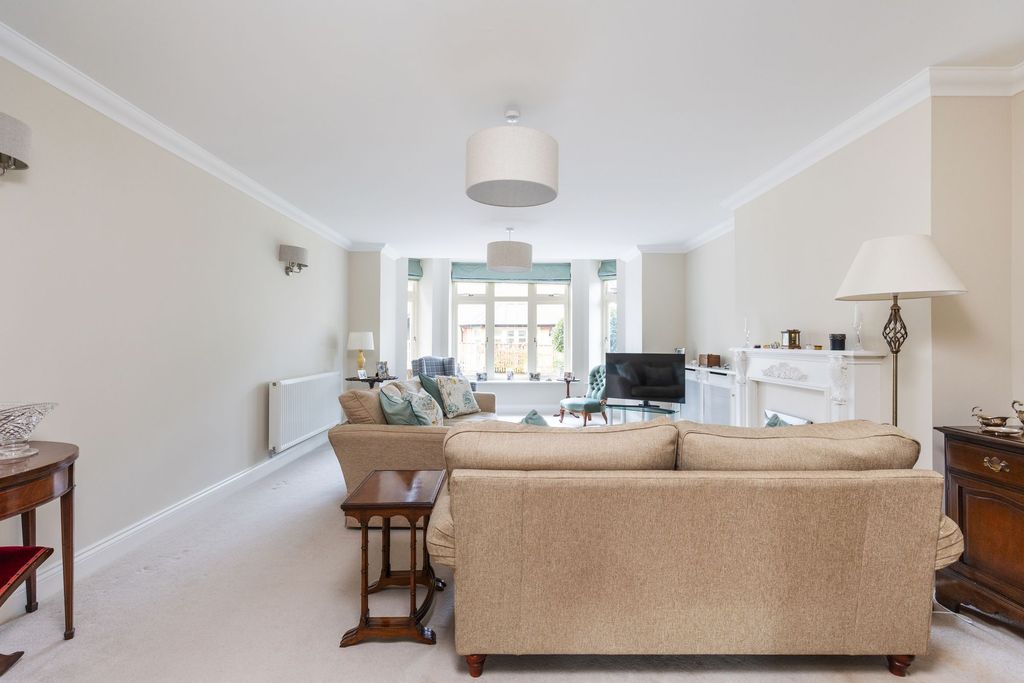 Additional image 7 of 3 bed flat for saleMilesdown Place, Winchester SO23