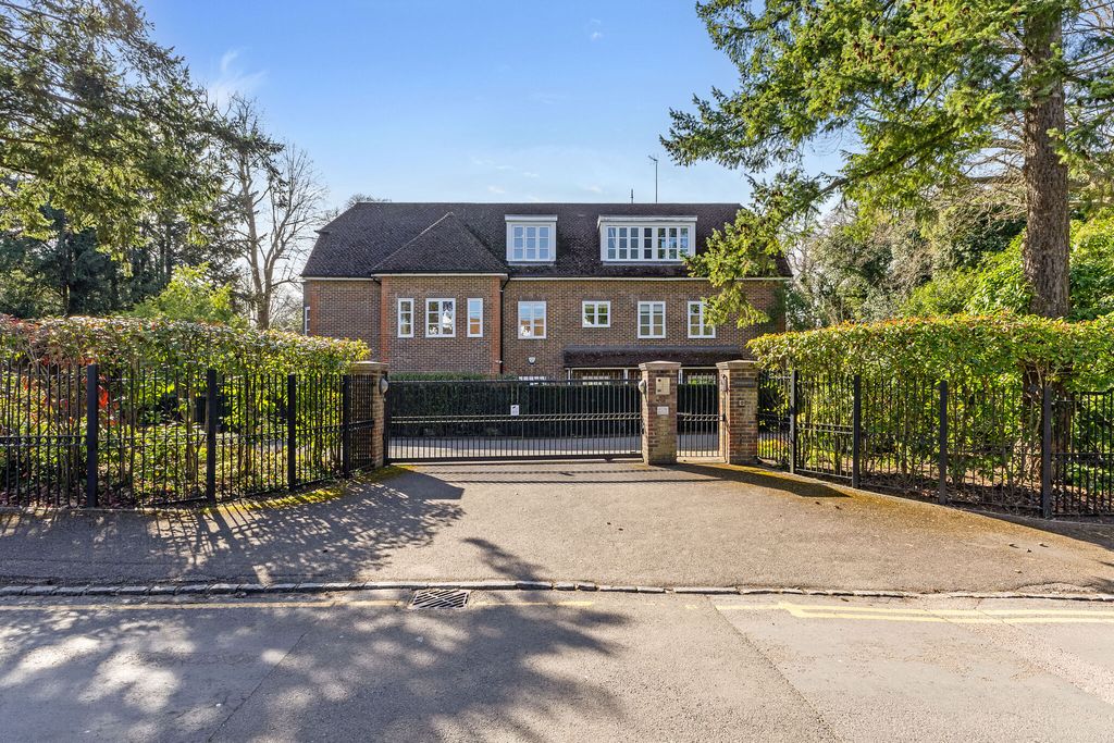 Additional image 4 of 2 bed flat for saleCross Road, Ascot SL5