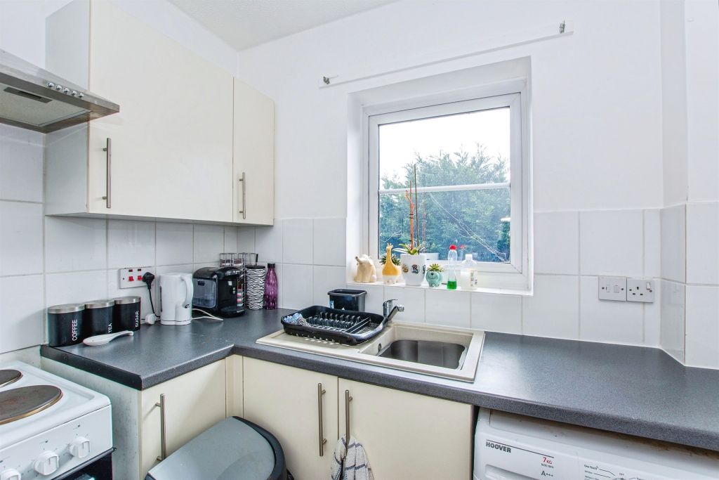 2 bed flat for saleMill Close, Wisbech PE13 photo 5
