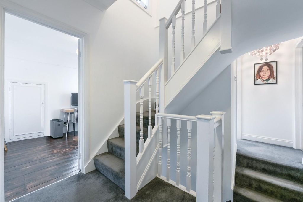 Additional image 14 of 6 bed semi-detached house for saleOaks Avenue, Worcester Park KT4