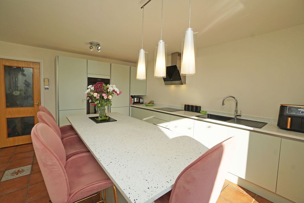Additional image 6 of 3 bed town house for saleNewlyn Way, Port Solent PO6
