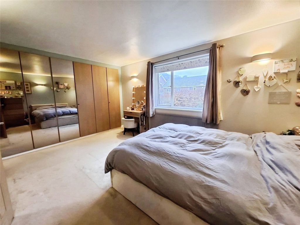 Additional image 8 of 5 bed detached house for saleColeridge Avenue, Yateley, Hampshire GU46