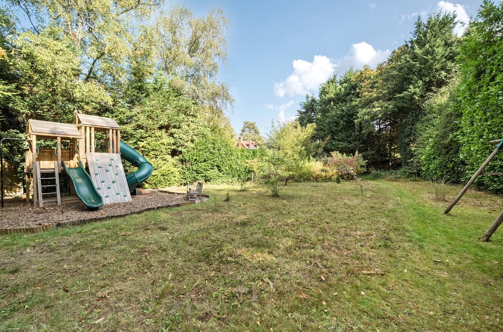 Additional image 7 of 5 bed detached house for saleHollybush Ride, Finchampstead, Wokingham, Berkshire RG40