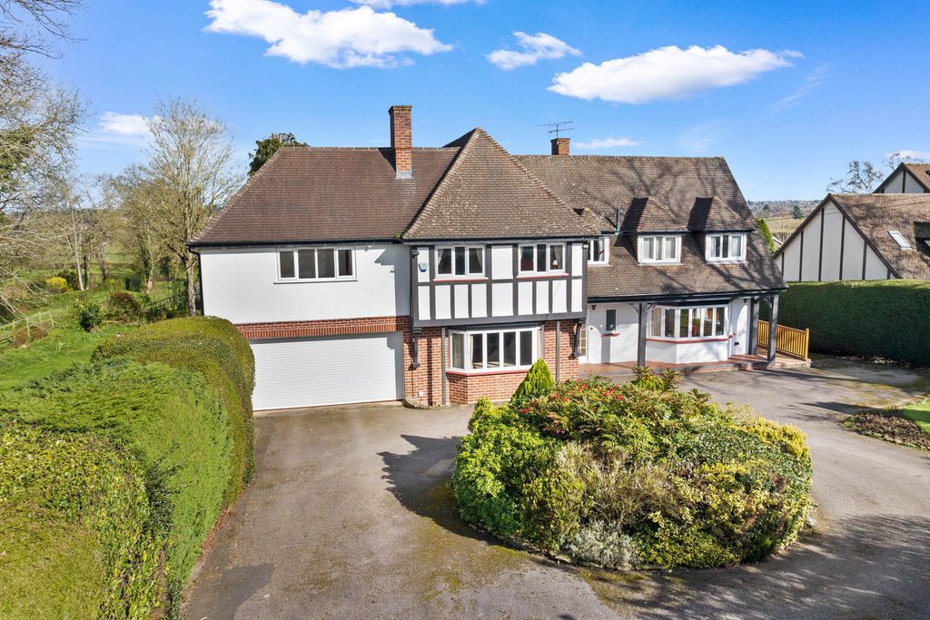 5 bed detached house for saleArlington, 168 Hallow Road, Worcester. WR2