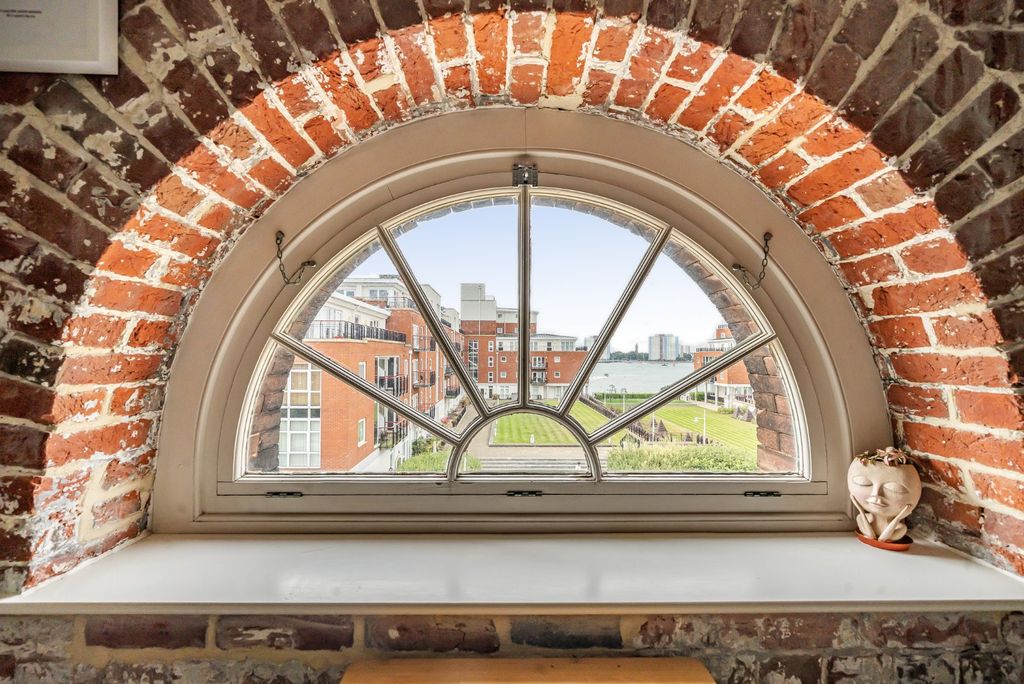 Additional image 3 of 2 bed flat for saleGunwharf Quays, Portsmouth PO1