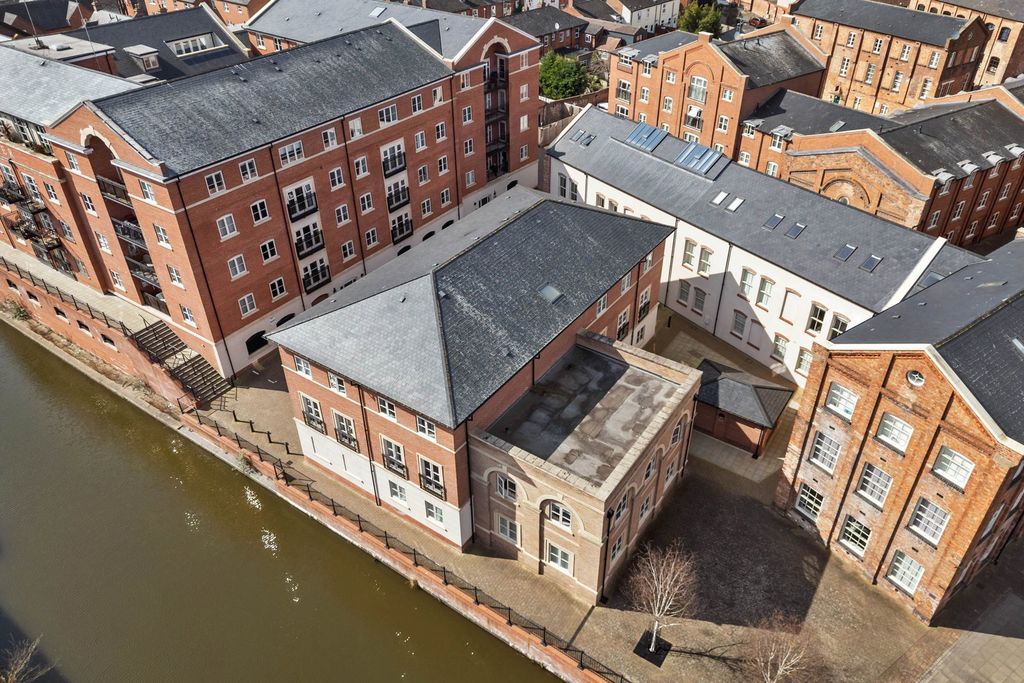 Additional image 9 of 2 bed flat for saleApartment 10, Biscuit Kiln House, Princes Drive, Diglis, Worcester. WR1