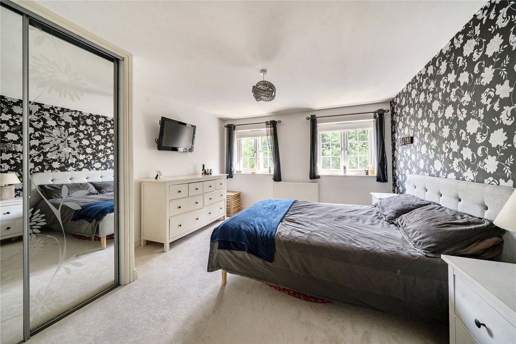 Additional image 6 of 5 bed link detached house for saleLower Canes, Yateley, Hampshire GU46