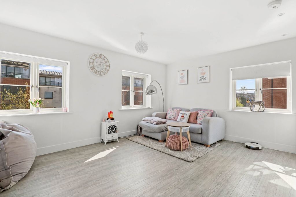 Additional image 3 of 2 bed flat for saleApartment 10, Biscuit Kiln House, Princes Drive, Diglis, Worcester. WR1