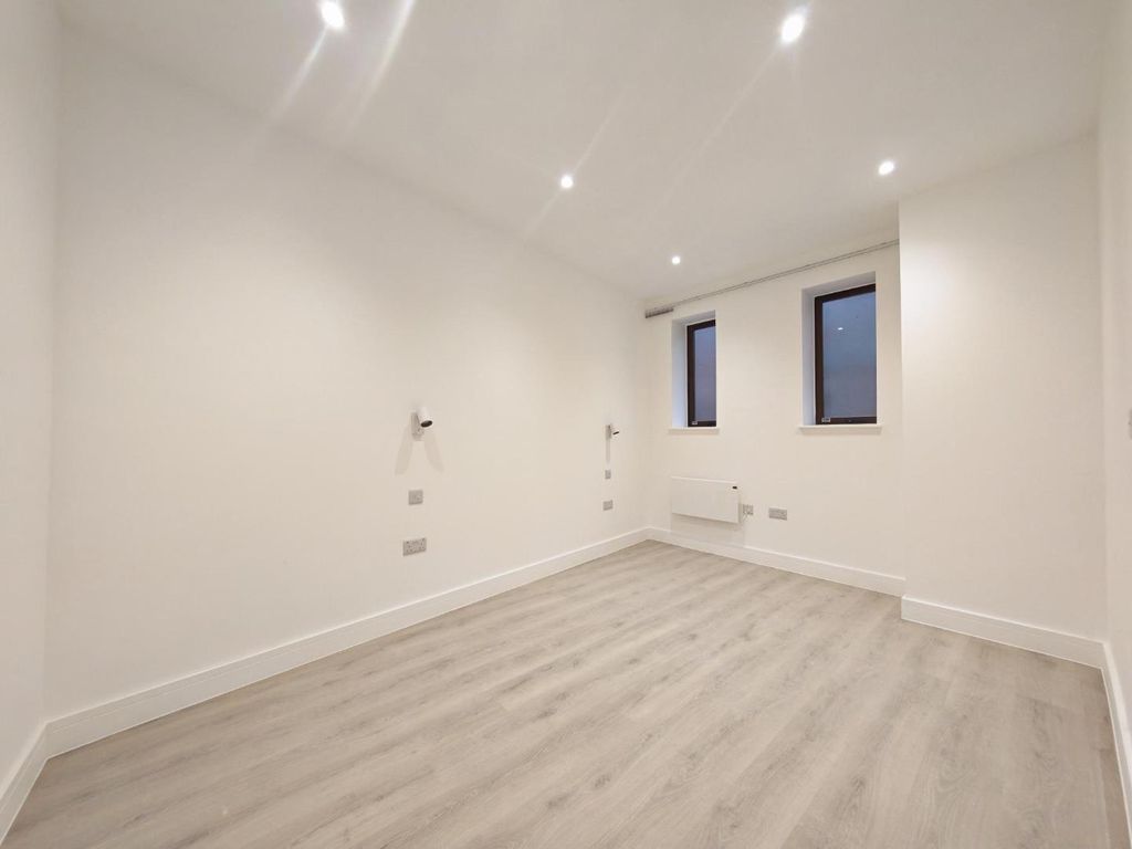 Additional image 5 of 2 bed flat for salePeach Street, Wokingham RG40