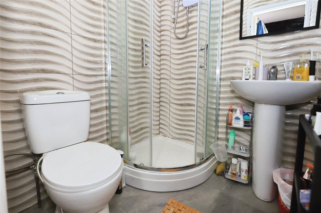 3 bed flat for saleStowheath Lane, Wolverhampton, West Midlands WV1 photo 4