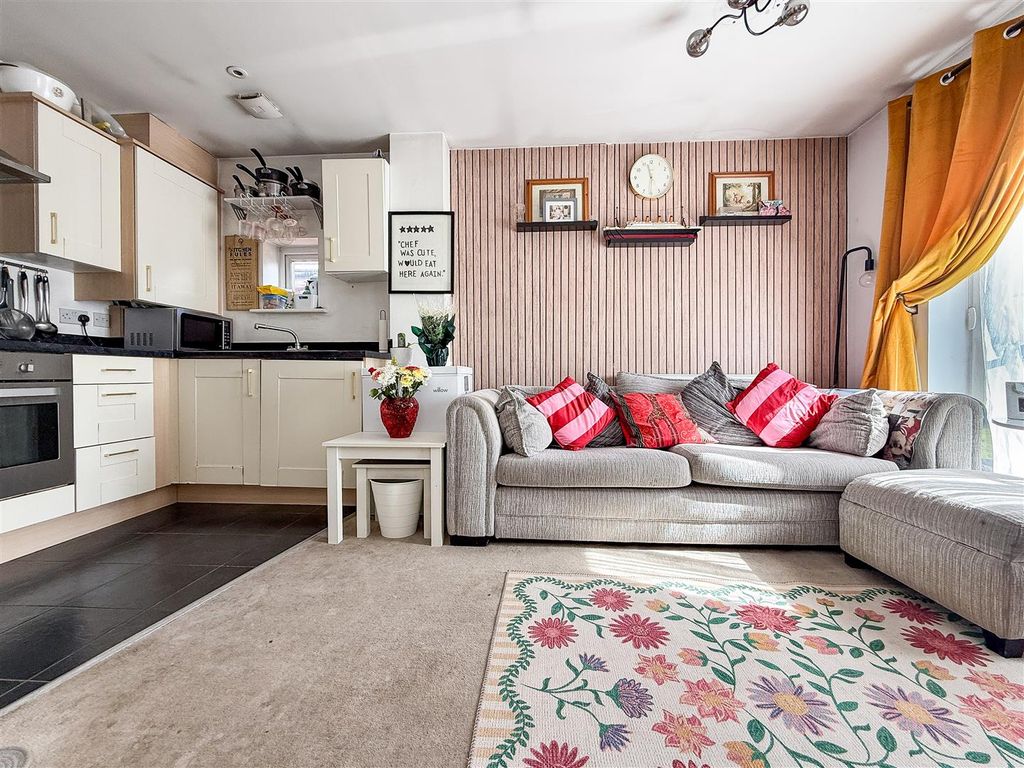 Additional image 3 of 2 bed flat for saleCambrai Close, Portsmouth PO3