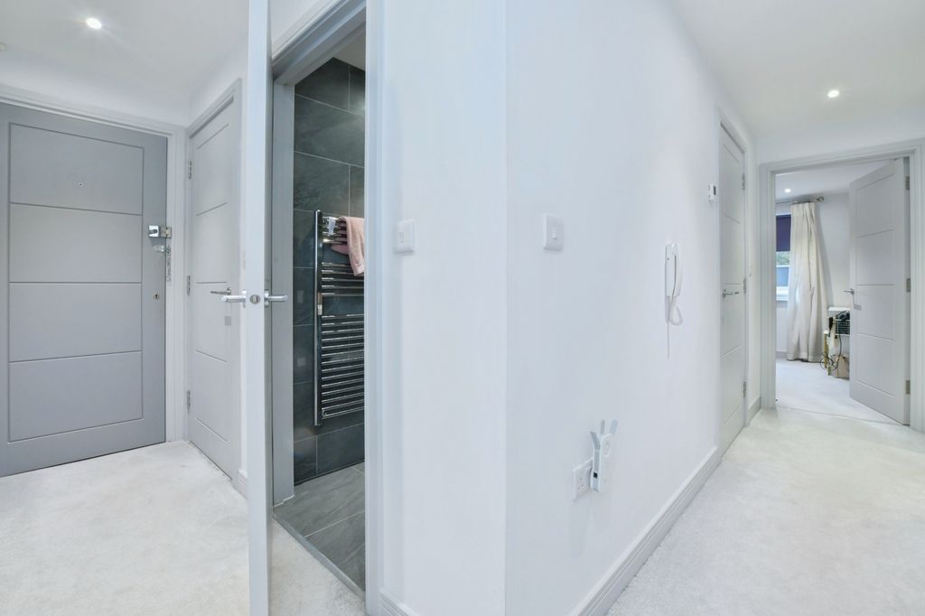 Additional image 15 of 2 bed flat for saleWimborne Road West, Colehill, Wimborne, Dorset BH21