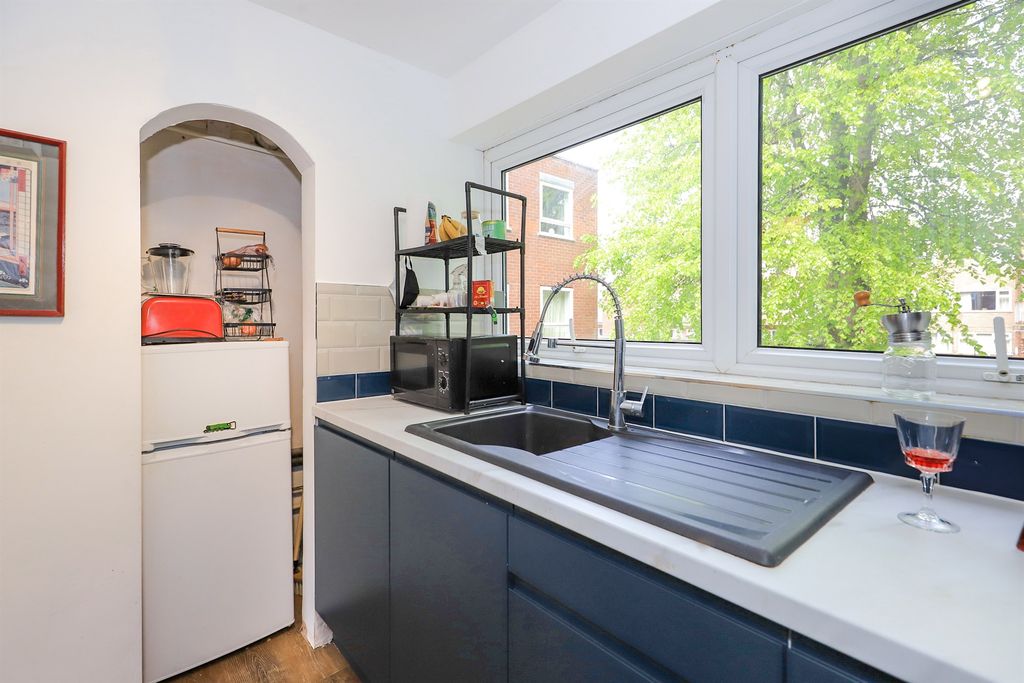 Additional image 4 of 2 bed flat for saleTettenhall Road, Wolverhampton WV6