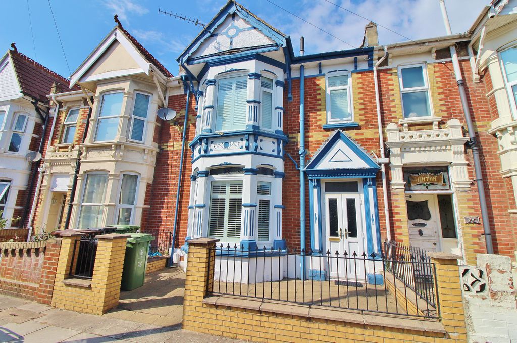 3 bed terraced house for saleShadwell Road, North End PO2