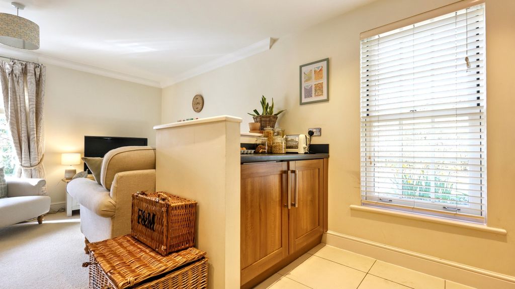 Additional image 8 of 2 bed flat for saleFlat 1 Chichester House, 45A Woodgreen, Witney OX28