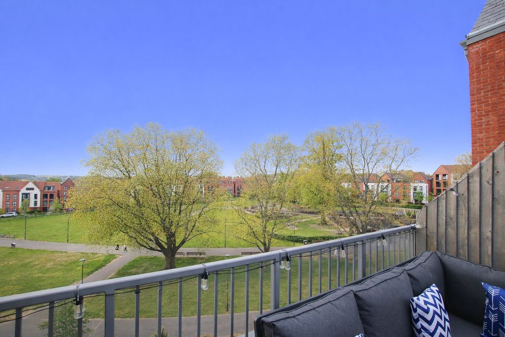 Additional image 16 of 3 bed flat for saleElms Walk, Wokingham RG40