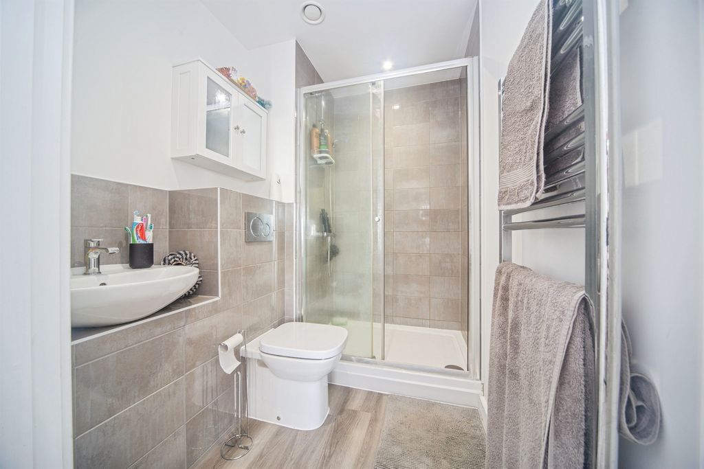 Additional image 5 of 2 bed flat for saleJohn Thornycroft Road, Southampton SO19