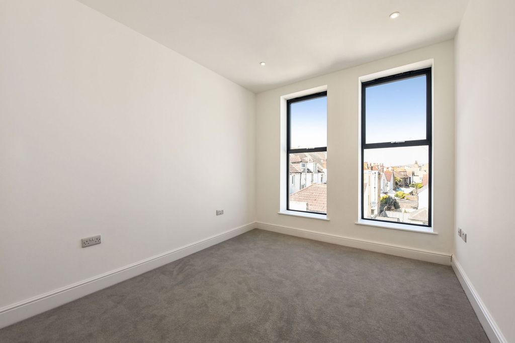 Additional image 12 of 3 bed flat for sale117 Marine Parade, Worthing, West Sussex BN11
