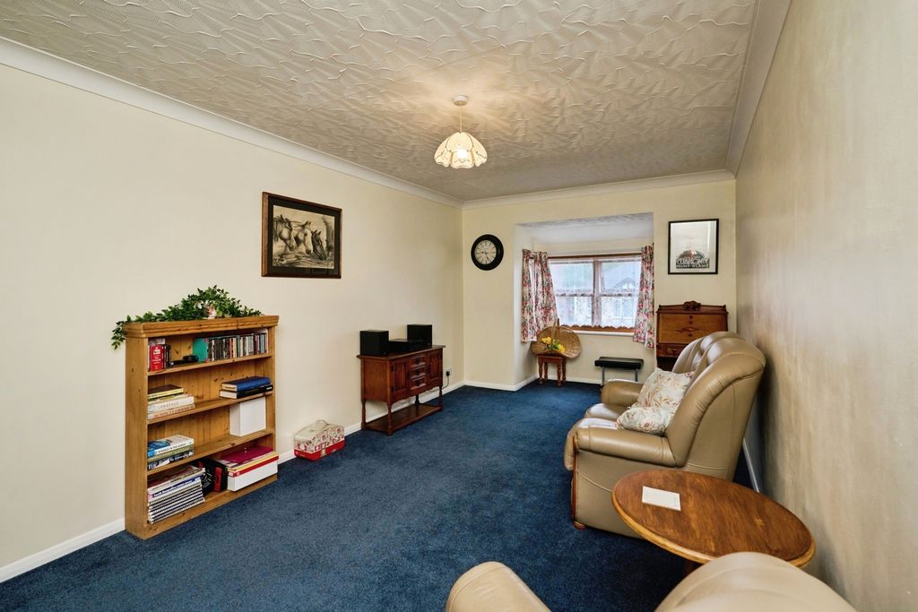 Additional image 7 of 2 bed maisonette for saleMedina Avenue, Newport, Isle Of Wight PO30