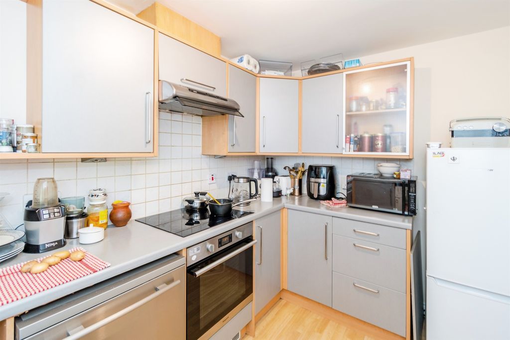 Additional image 5 of 2 bed flat for saleThe Dell, Southampton SO15