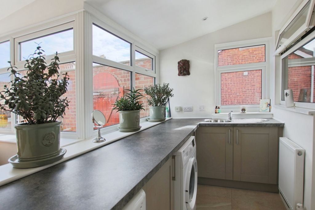 Additional image 12 of 2 bed semi-detached bungalow for saleOak Avenue, Withernsea, East Riding Of Yorkshire HU19