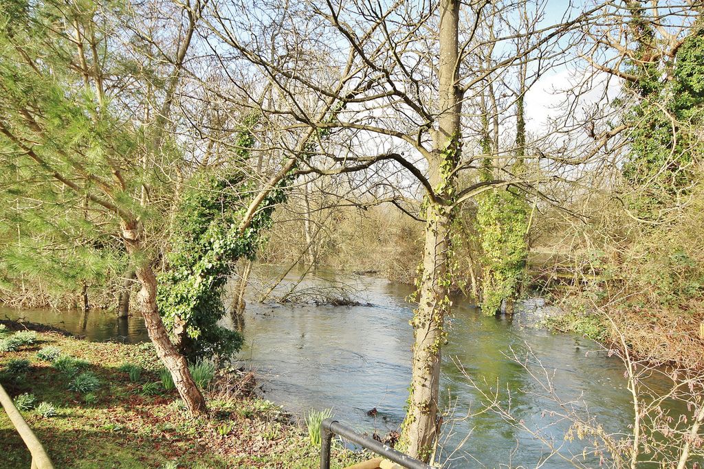 Additional image 12 of 2 bed flat for saleRiverside Gardens, Witney OX28