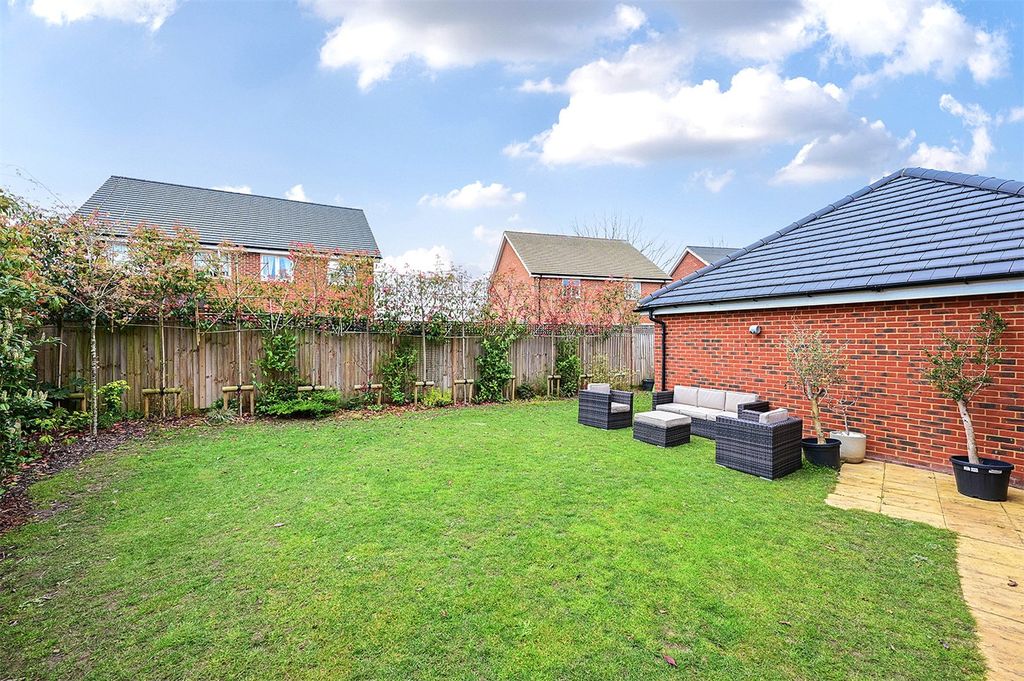 Additional image 4 of 4 bed detached house for saleBunch Grove, Yateley, Hampshire GU46