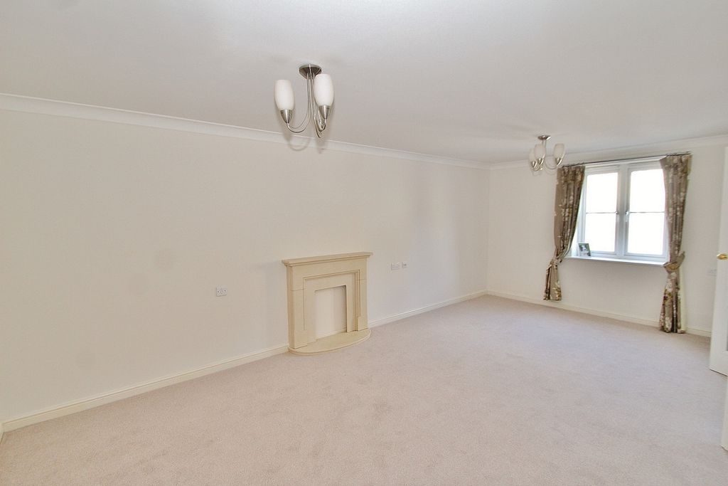 Additional image 2 of 2 bed flat for saleOtters Court, Witney OX28