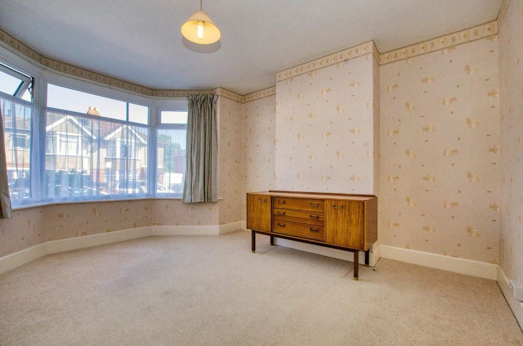 Additional image 2 of 3 bed semi-detached house for saleGranby Grove, Southampton SO17