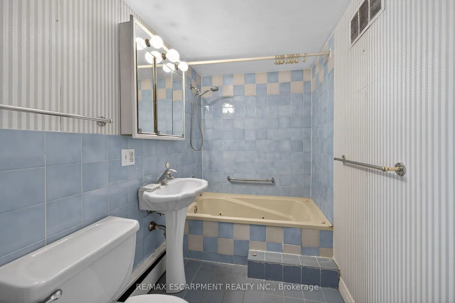 Additional image 12 of 40 Robinson Street 209
