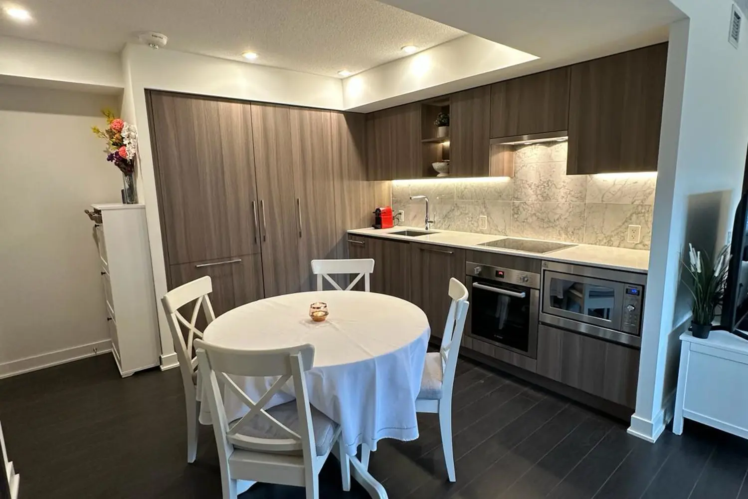 19 Bathurst Street 1111