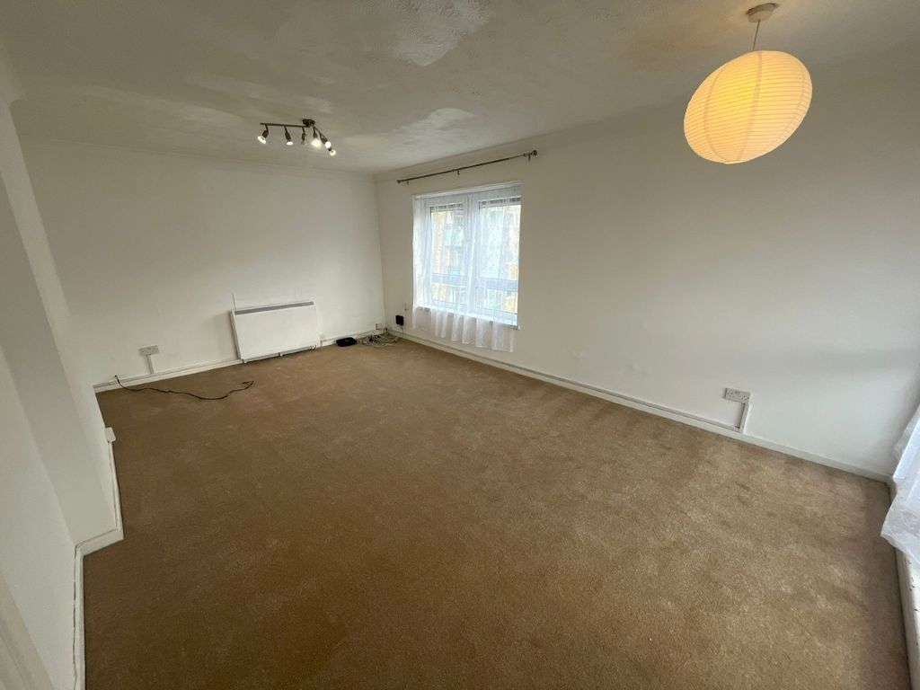 Additional image 2 of 2 bed flat for saleLinford Crescent, Southampton SO16