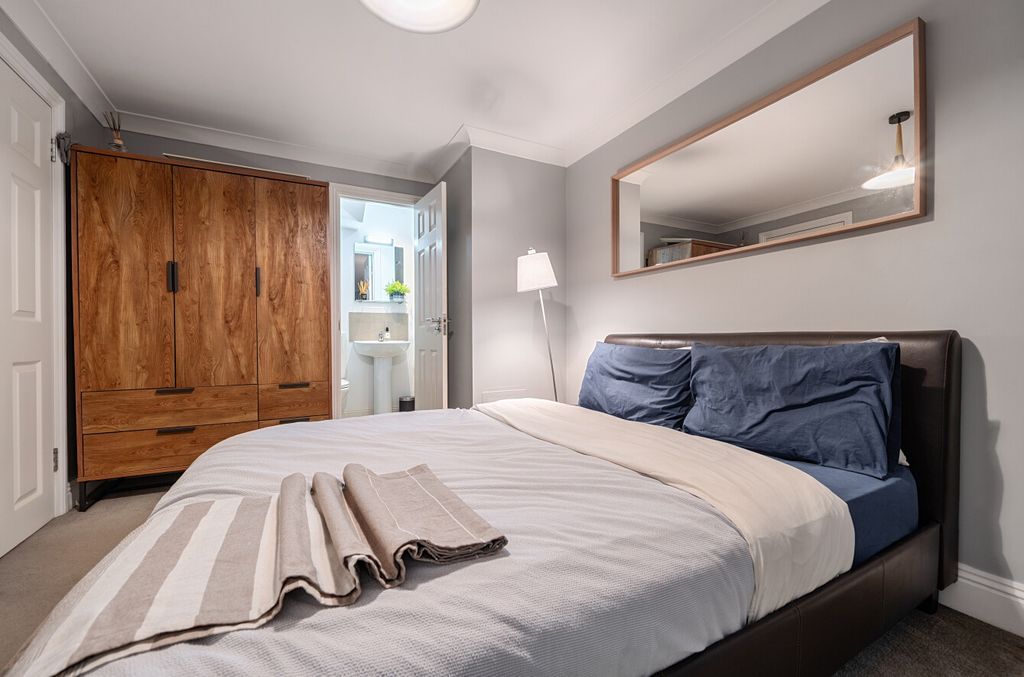 Additional image 5 of 2 bed flat for saleGrosvenor Square, Southampton, Hampshire SO15