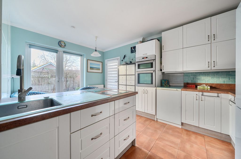 Additional image 11 of 2 bed maisonette for saleMurdoch Road, Wokingham, Berkshire RG40