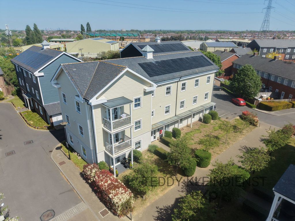 2 bed flat for saleCanton House, Sherbrooke Way KT4