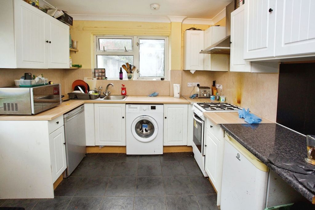 Additional image 4 of 3 bed semi-detached house for saleDefender Walk, Southampton SO19