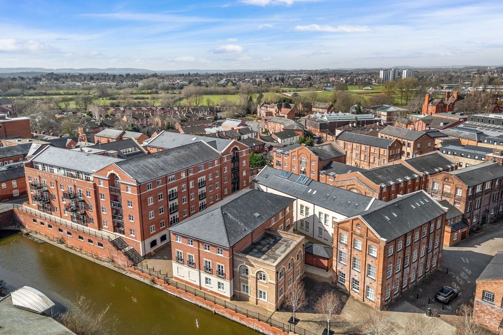 Additional image 10 of 2 bed flat for saleApartment 10, Biscuit Kiln House, Princes Drive, Diglis, Worcester. WR1