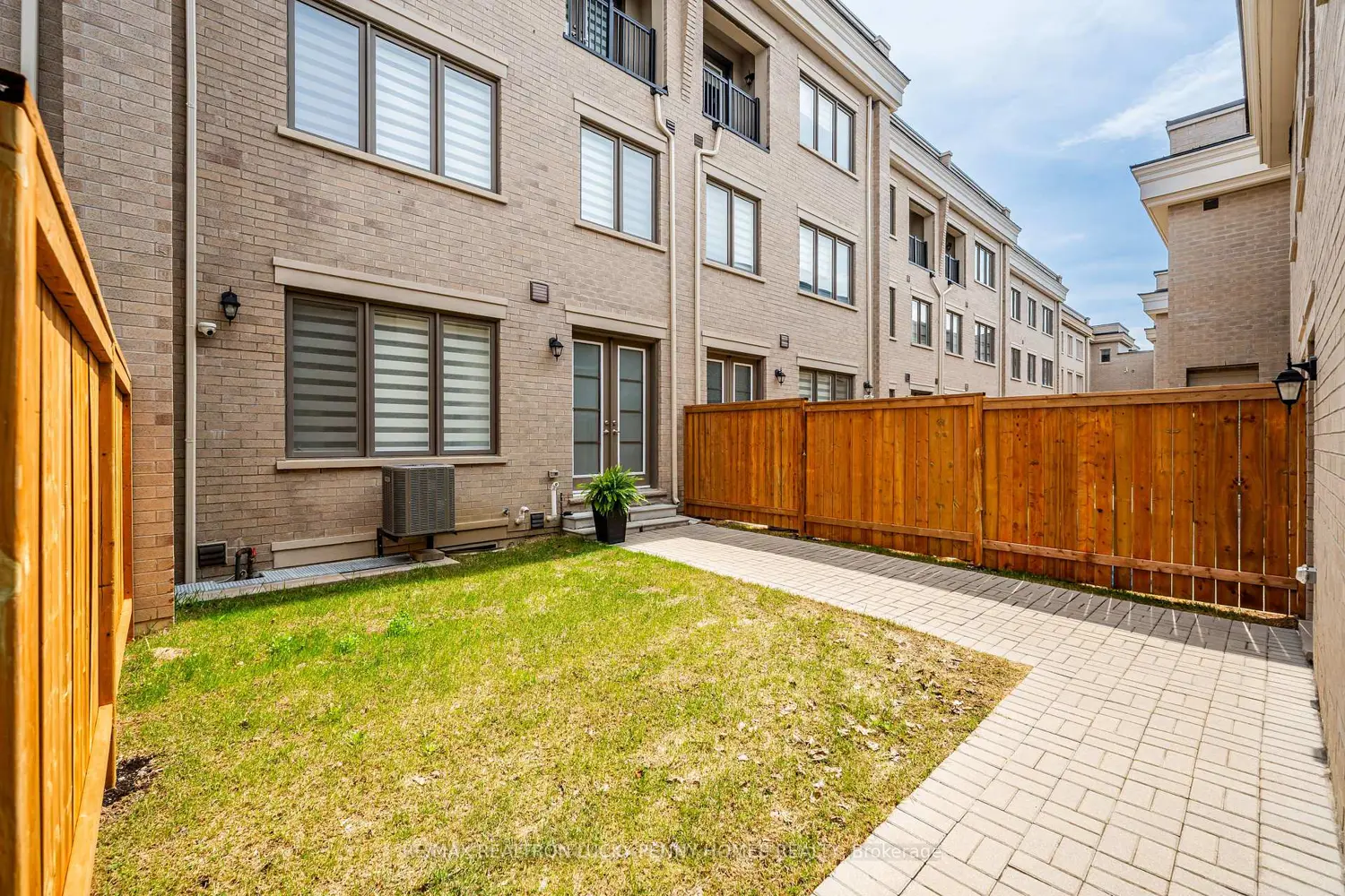 Additional image 13 of 9484 Bayview Avenue