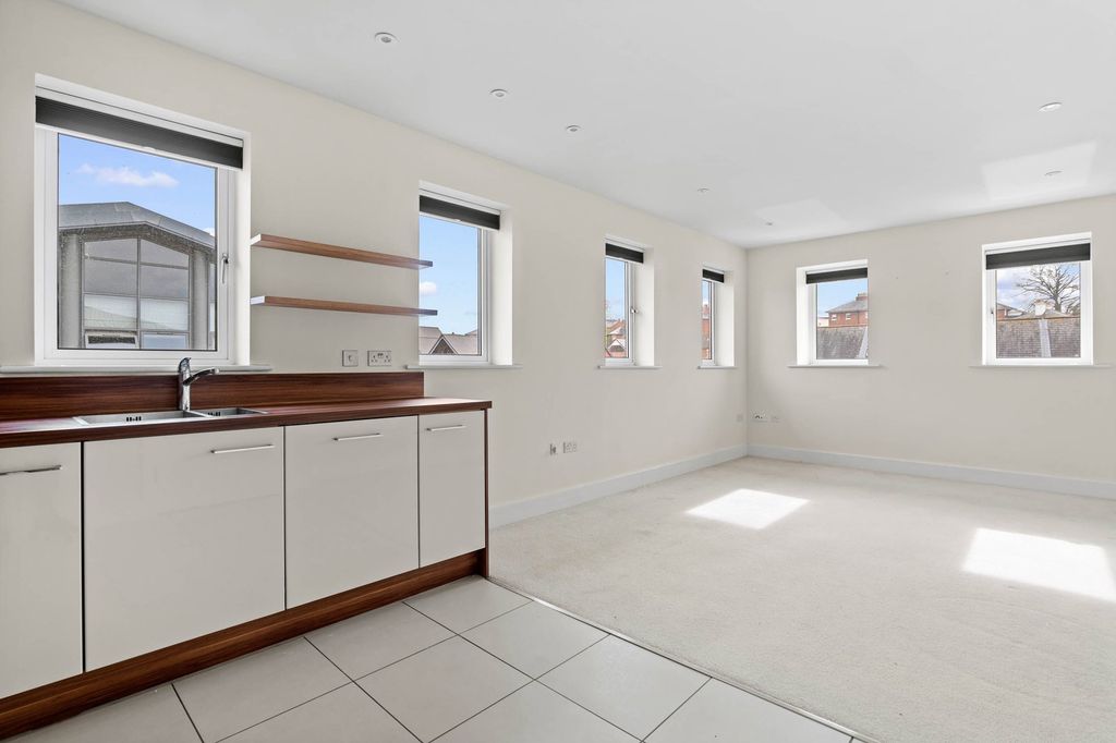 Additional image 7 of 2 bed flat for saleApartment 5, Armstrong House, Armstrong Drive, Diglis, Worcester. WR1