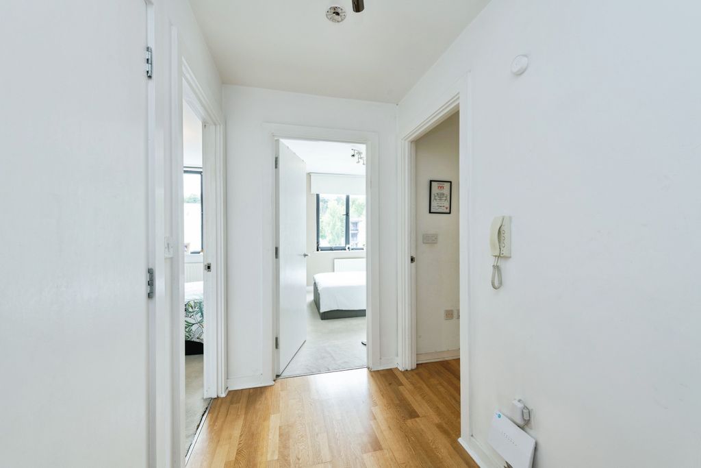 Additional image 11 of 2 bed flat for saleGodstone Road, Whyteleafe CR3