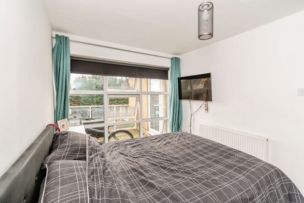 Additional image 7 of 2 bed flat for saleRoberts Road, Southampton, Hampshire SO15