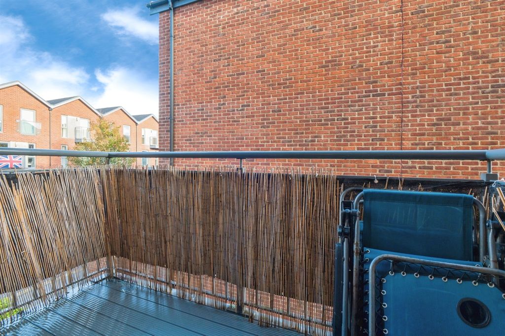 Additional image 5 of 1 bed flat for saleJohn Thornycroft Road, Southampton SO19