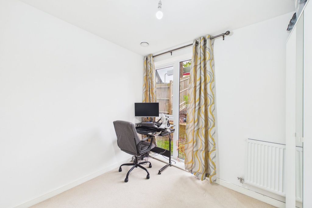 Additional image 6 of 3 bed flat for saleWellington Road, Wokingham, Berkshire RG40