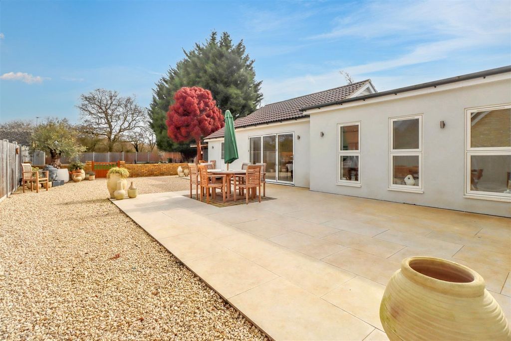 Additional image 3 of 3 bed detached bungalow for saleSugden Avenue, Wickford SS12