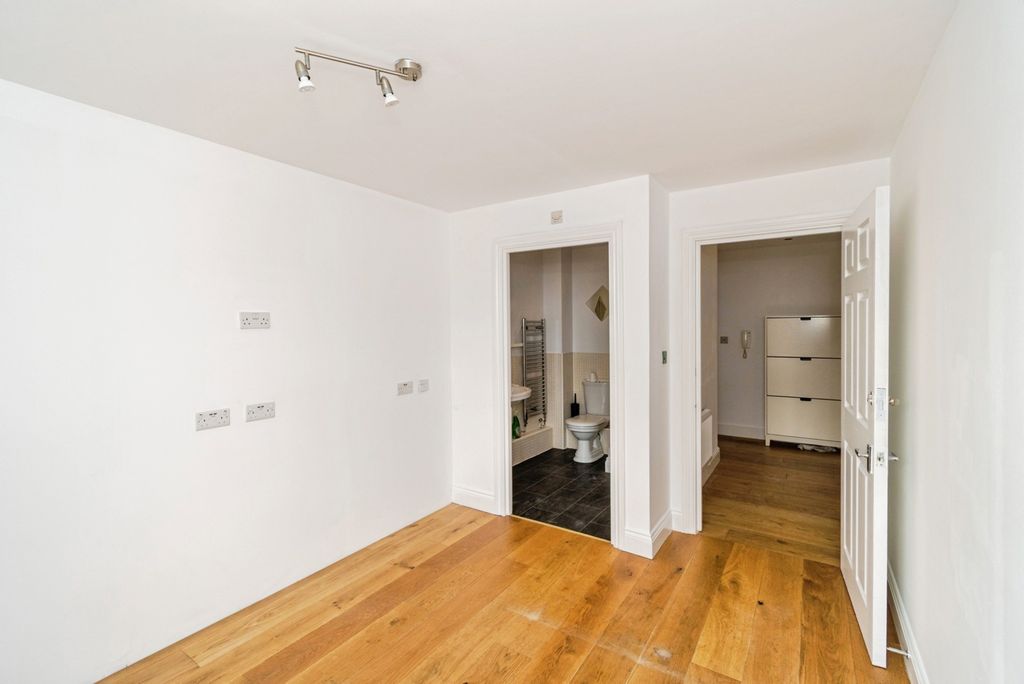 Additional image 9 of 2 bed flat for saleHill Lane, Southampton, Hampshire SO15